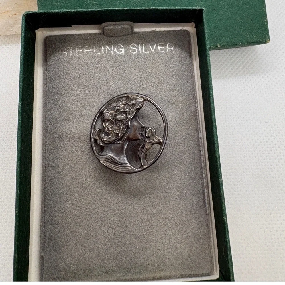 Vintage Sterling Silver Art Nouveau Woman Flower Brooch Pendant 3.55g SKU 277